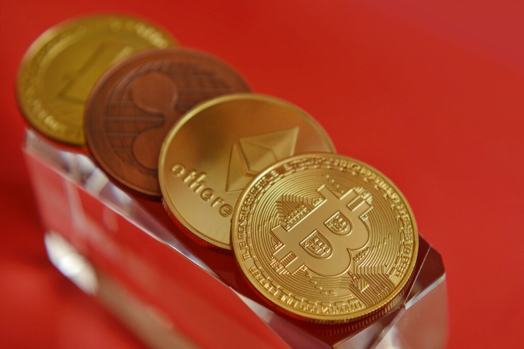 2 More Crypto Platforms Halt Withdrawals Over FTX Exposure